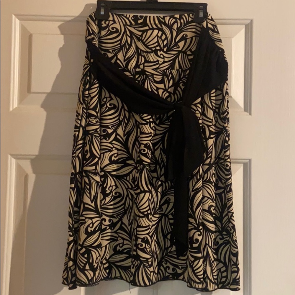 Skirt with belted tie